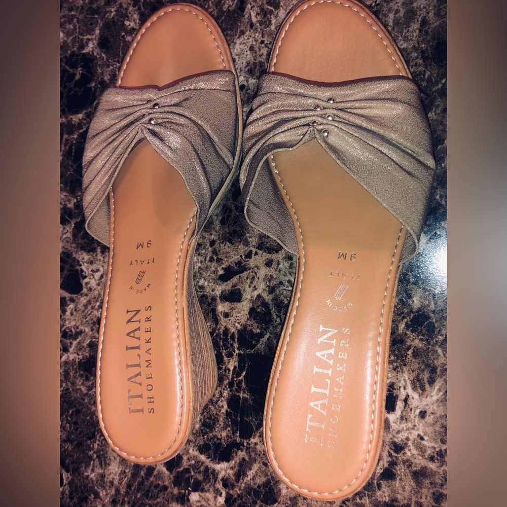 Italian maker Women’s Wedge heel made in Italy Beige stretch fabric gold accents